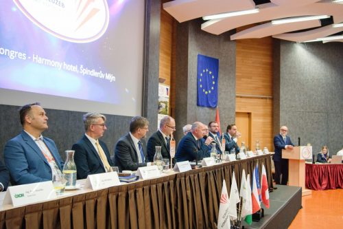 1023-66-SpindleruvMlyn